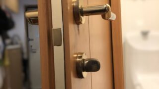 【横浜市】AGB社ドアロックケース交換