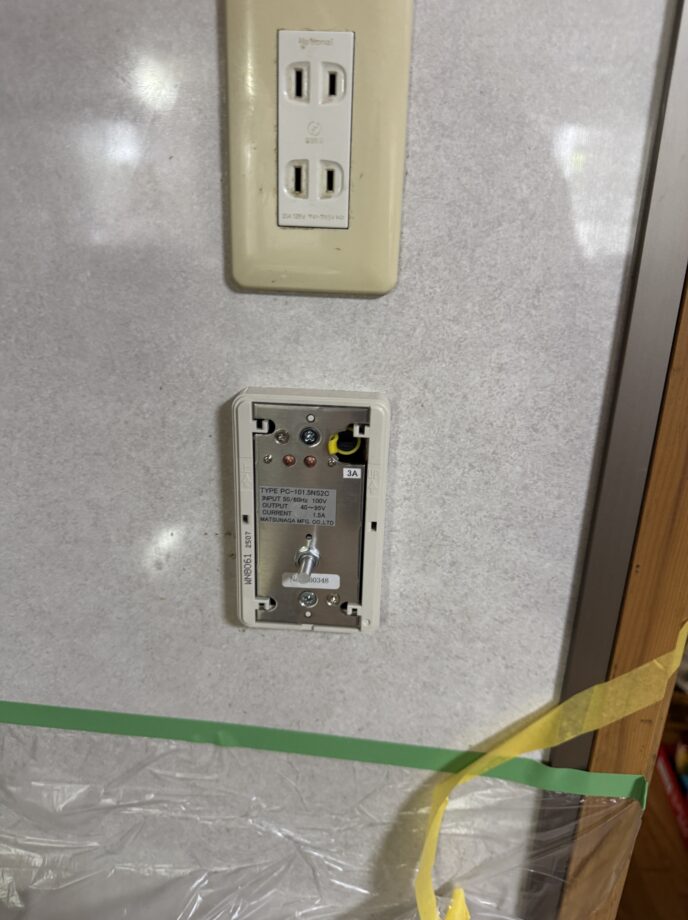新しい操作コントローラーの取付途中